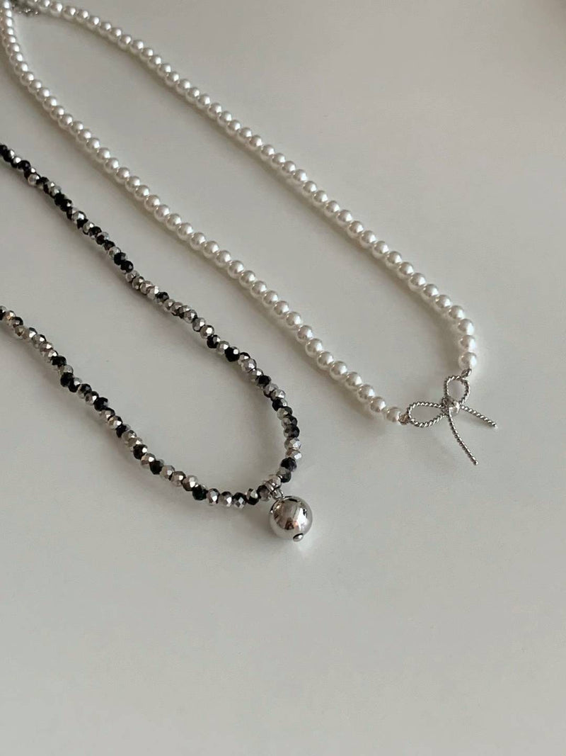 BLACK BEADS N SILVER NECKLACE