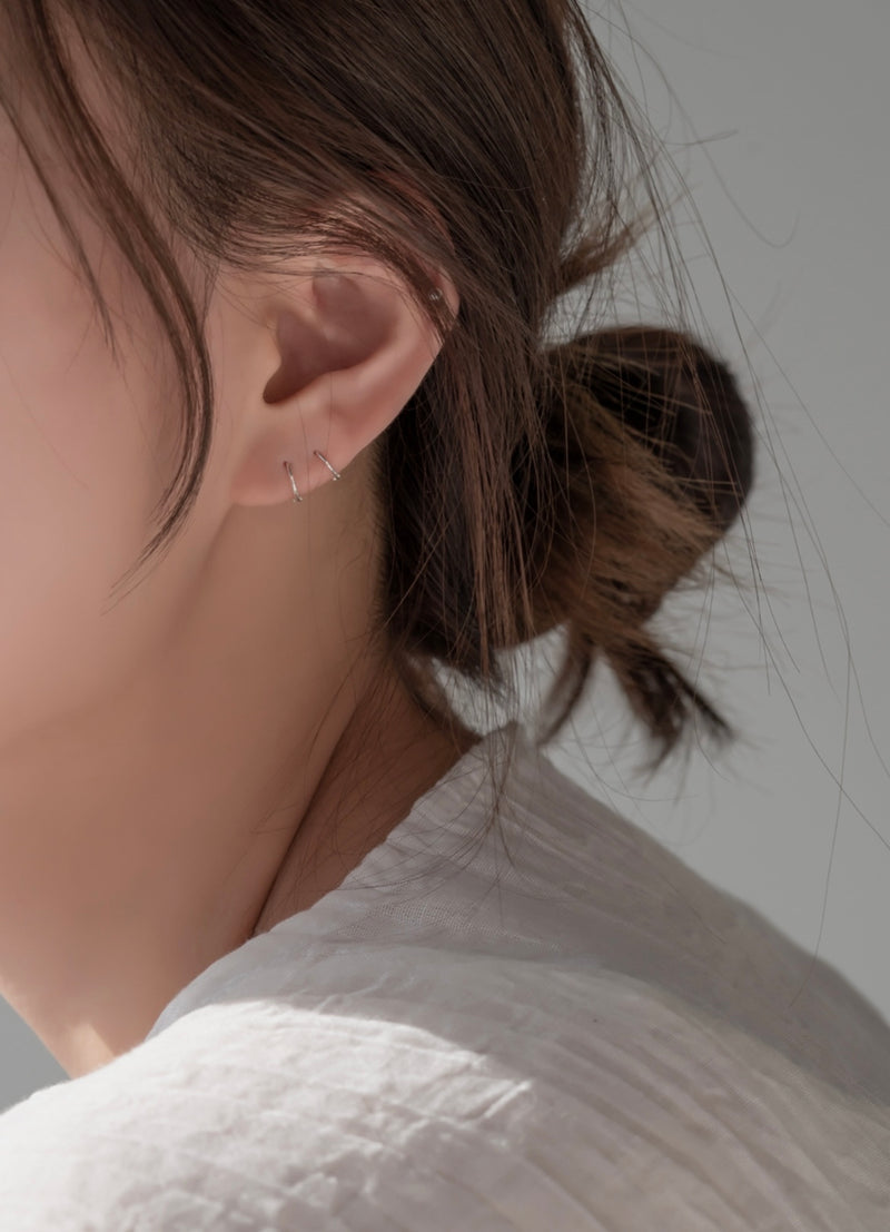 925 MINIMAL RING EARRING