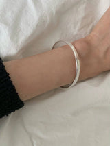 MODISH SILVER BANGLE