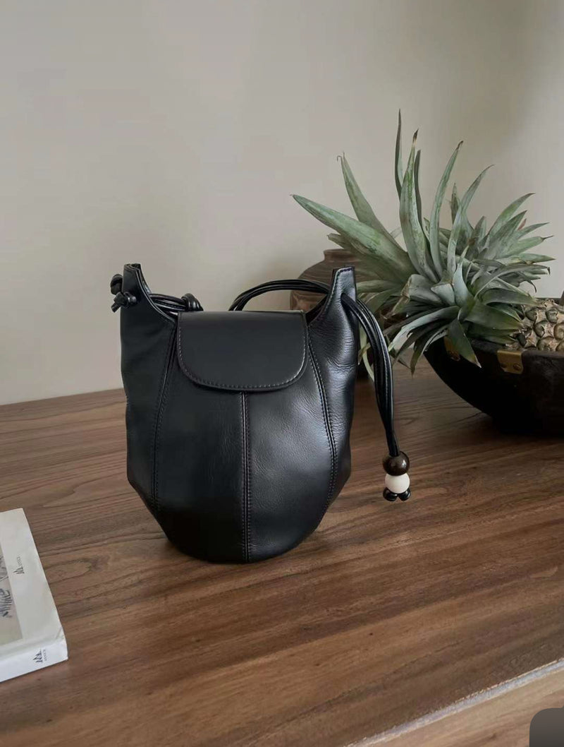 LEATHER BUCKET BAG