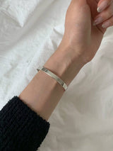 MODISH SILVER BANGLE