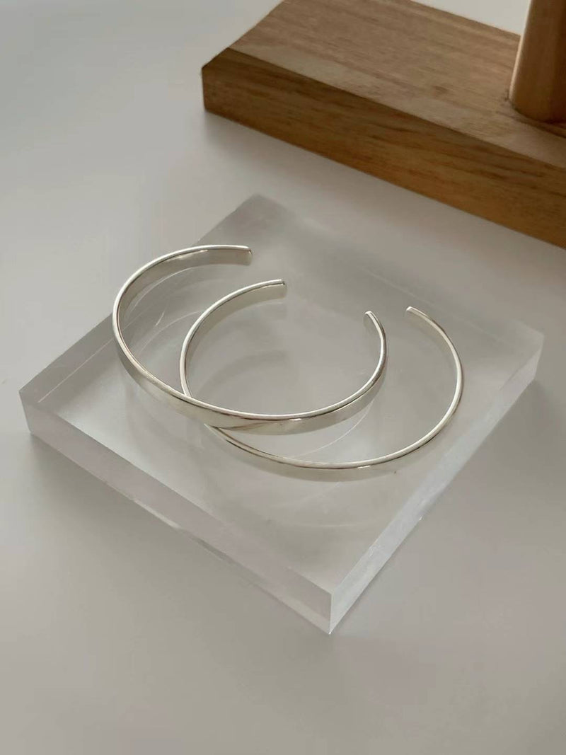 MODISH SILVER BANGLE