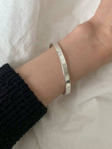 MODISH SILVER BANGLE