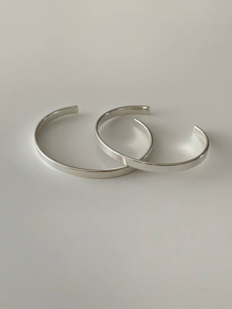 MODISH SILVER BANGLE