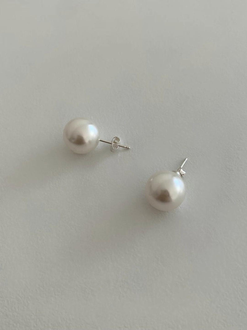 BIG PEARL EARRINGS