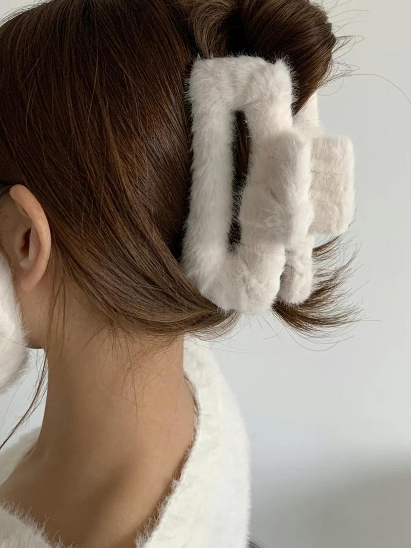 FUR SQUARE HAIR CLIP