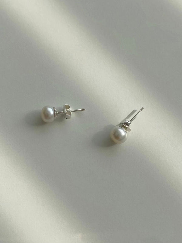 Everyday Pearl Earrings