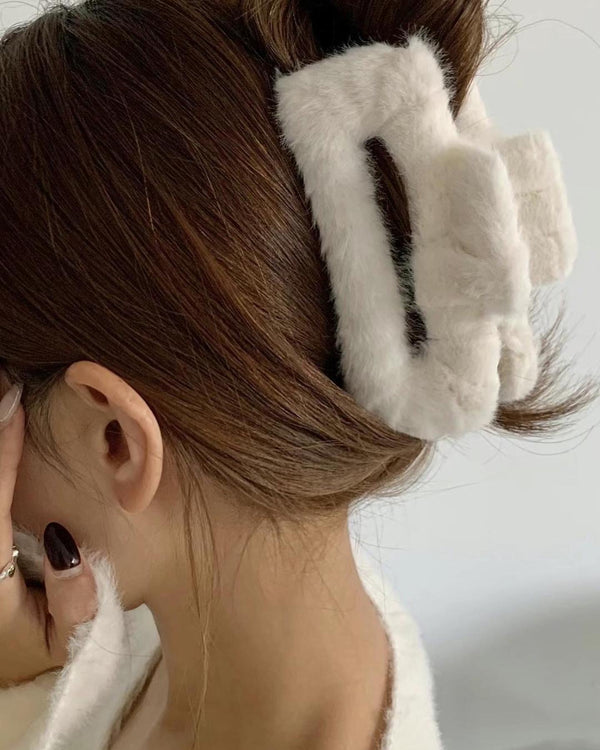 FUR SQUARE HAIR CLIP