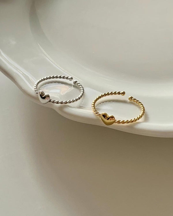 HEART TWIST OPEN RING