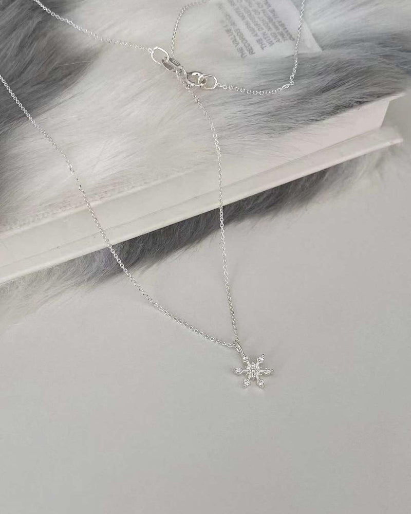 CUBIC SNOWFLAKES NECKLACE